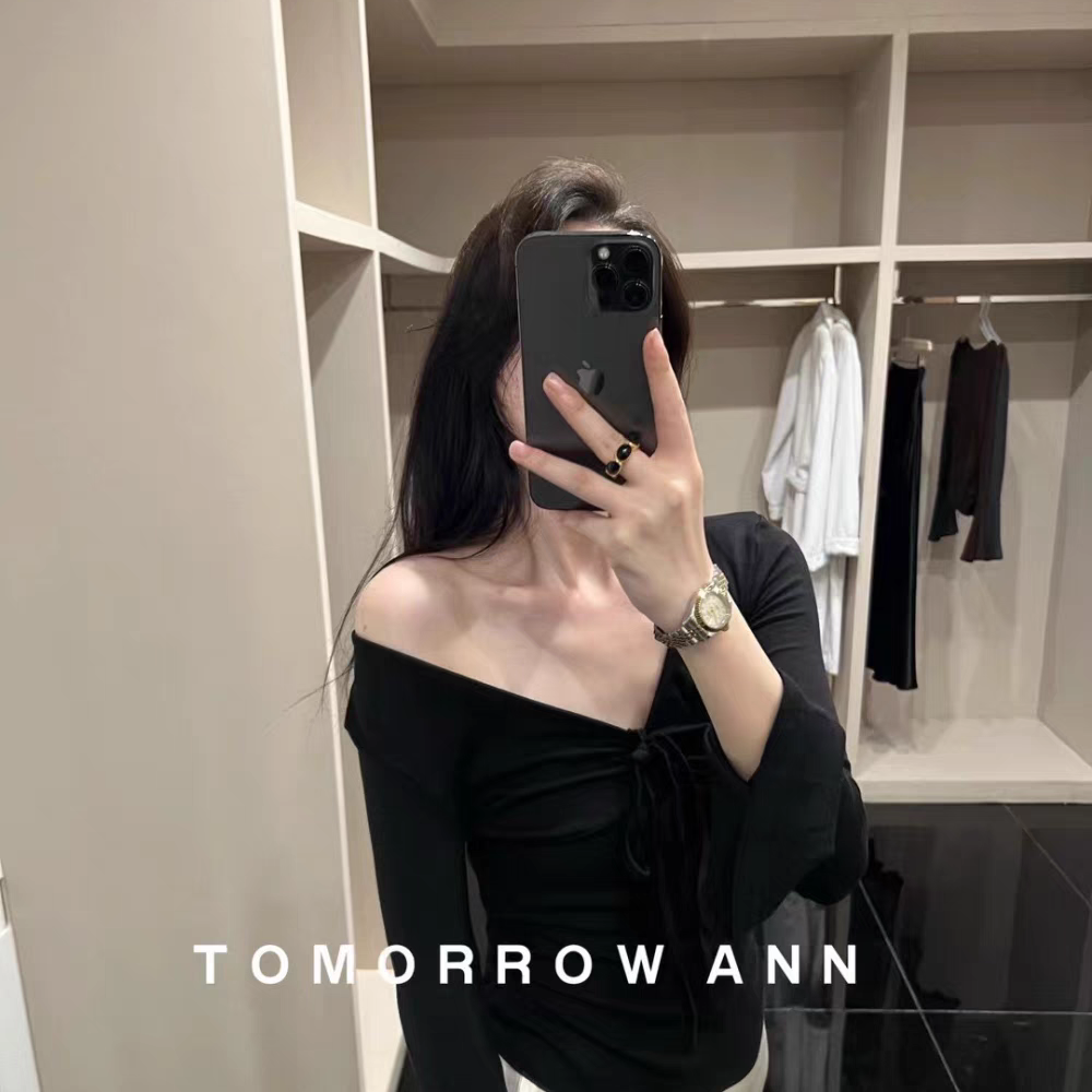 Black drawstring V-neck bottoming shirt for women in autumn and winter, high-end inner wear, sweet hottie short bell-sleeved top for small people