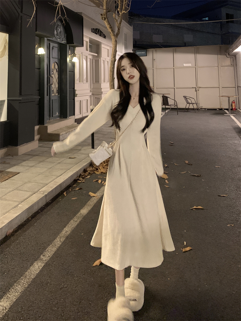 實拍~V領赫本風法式連衣裙收腰顯瘦復古氣質女神范長裙