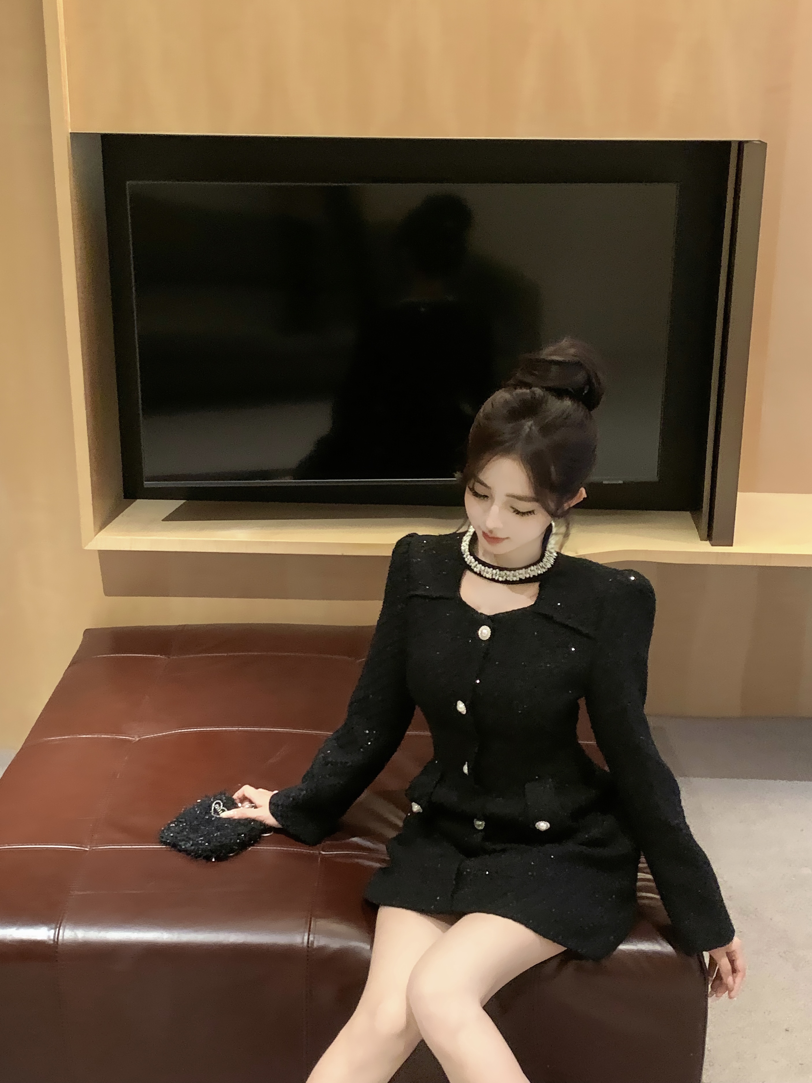 Real shot of French style black small fragrant dress for women, new autumn and winter high-end heavy beaded A-line skirt