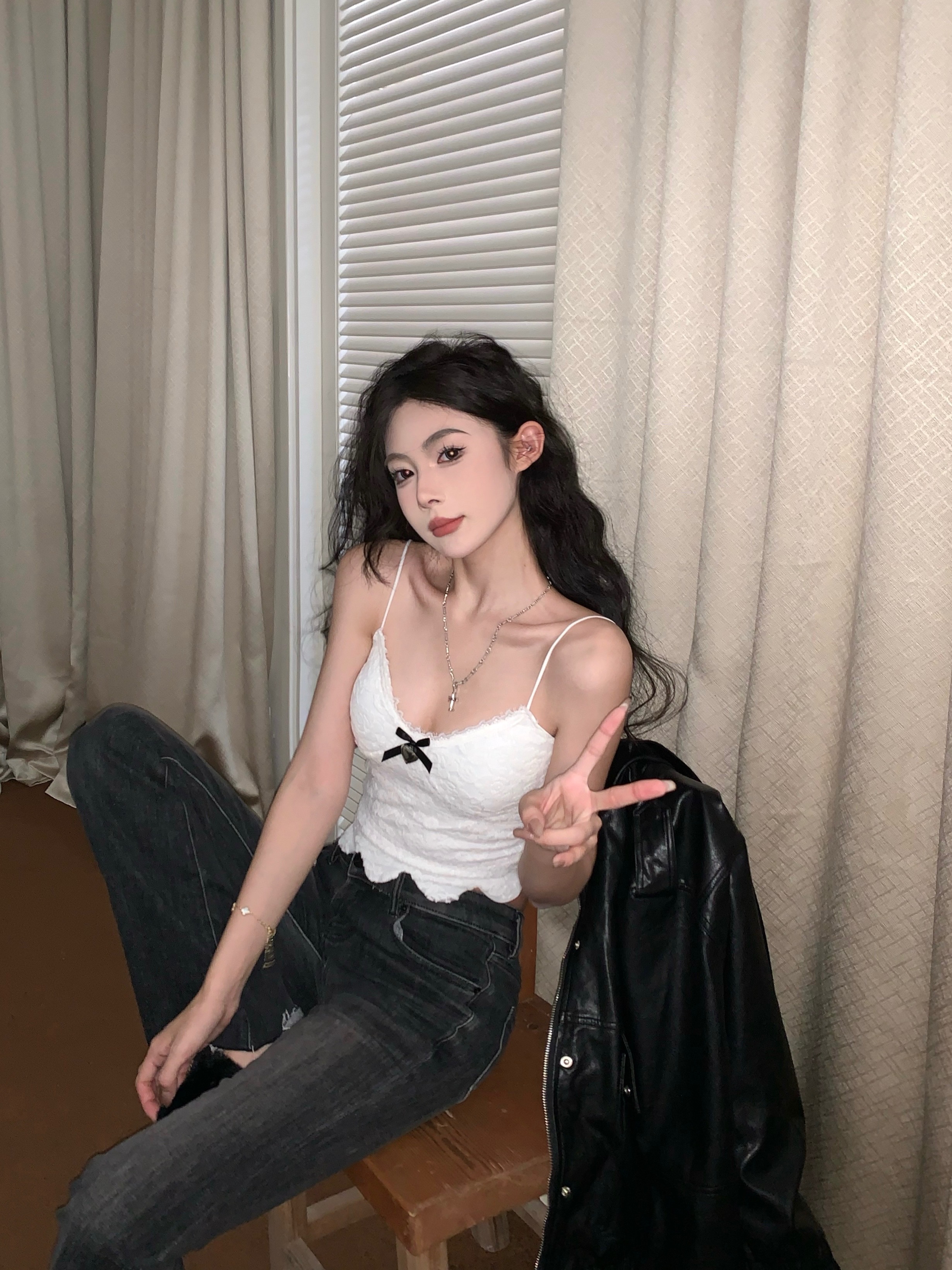 Real shot French retro high-end lace suspender with built-in bar slim fit elastic inner top