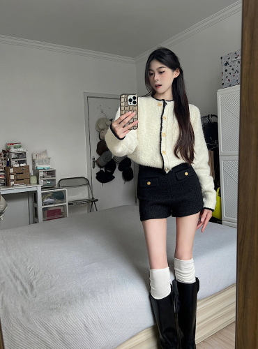 Actual shot of small fragrant boots, must-have black slimming shorts + mohair knitted cardigan suit jacket