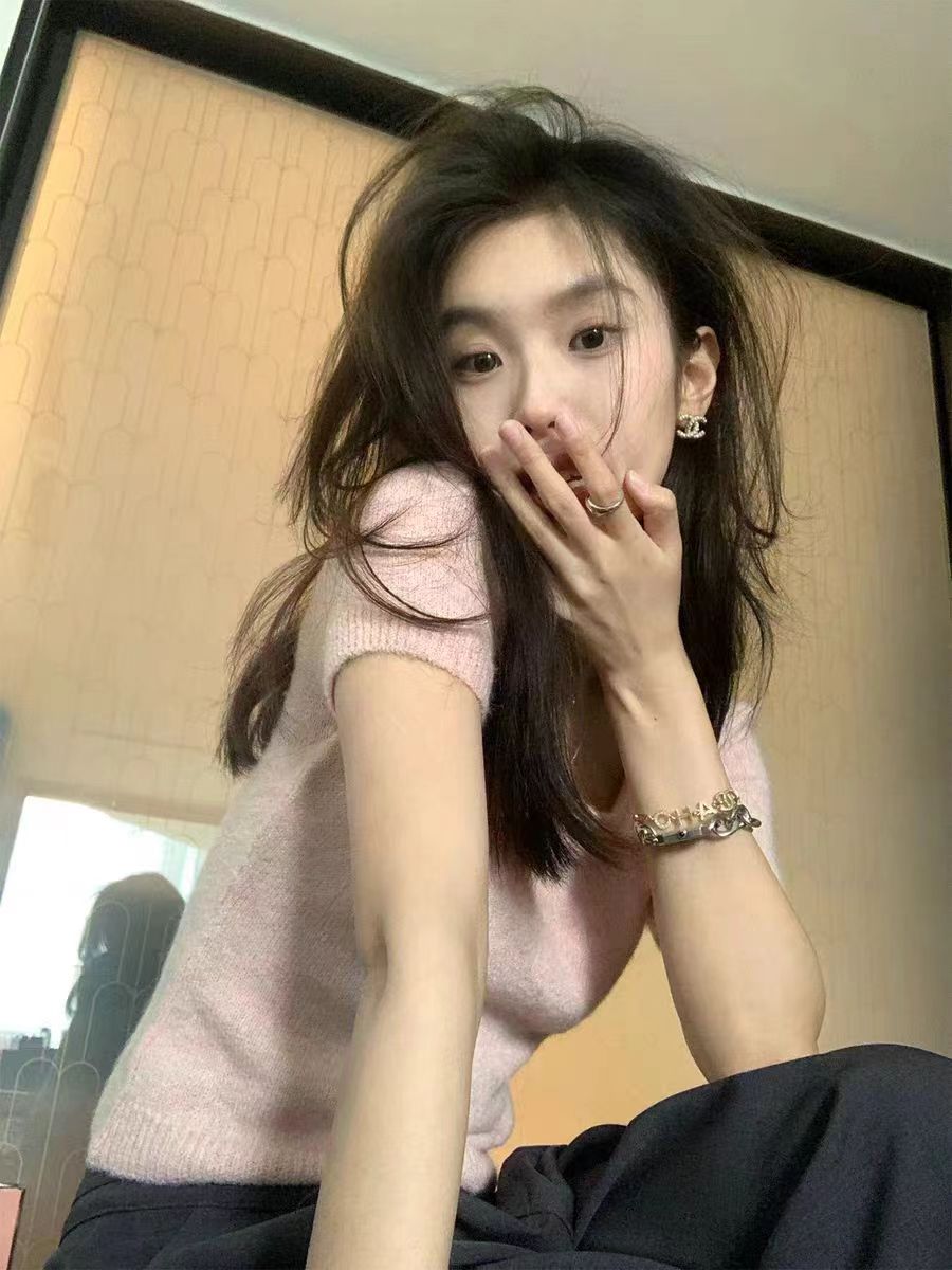 Homemade autumn 23 "Sweet Fashionable Girl" big U-neck temperament slim short-sleeved woolen sweater