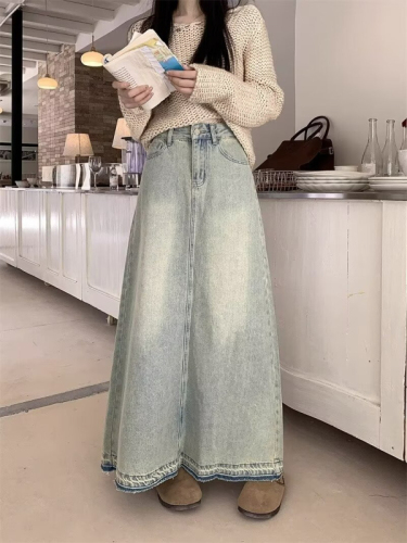 Retro raw edge denim skirt for women in winter, small, high-waisted and slim, versatile mid-length A-line long skirt with large hem