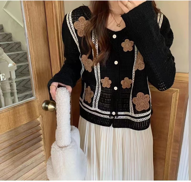 2024 New Retro Long Sleeve Shirt Early Autumn Top Women's Flower Embroidery Design Slim Cardigan Trendy