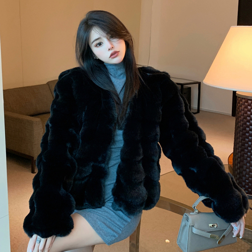 Actual shot of winter fashionable women's eco-friendly imitation fur coat, short thickened imitation rex rabbit fur high-end fur coat