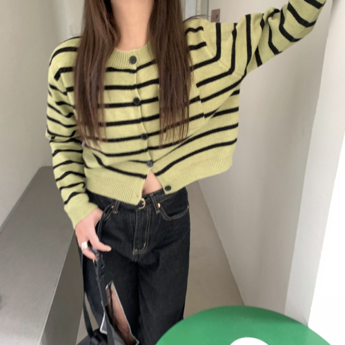 Official picture of green striped sweater, autumn inner layering top, lazy style long-sleeved cardigan