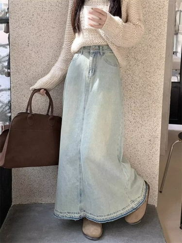 Retro raw edge denim skirt for women in winter, small, high-waisted and slim, versatile mid-length A-line long skirt with large hem