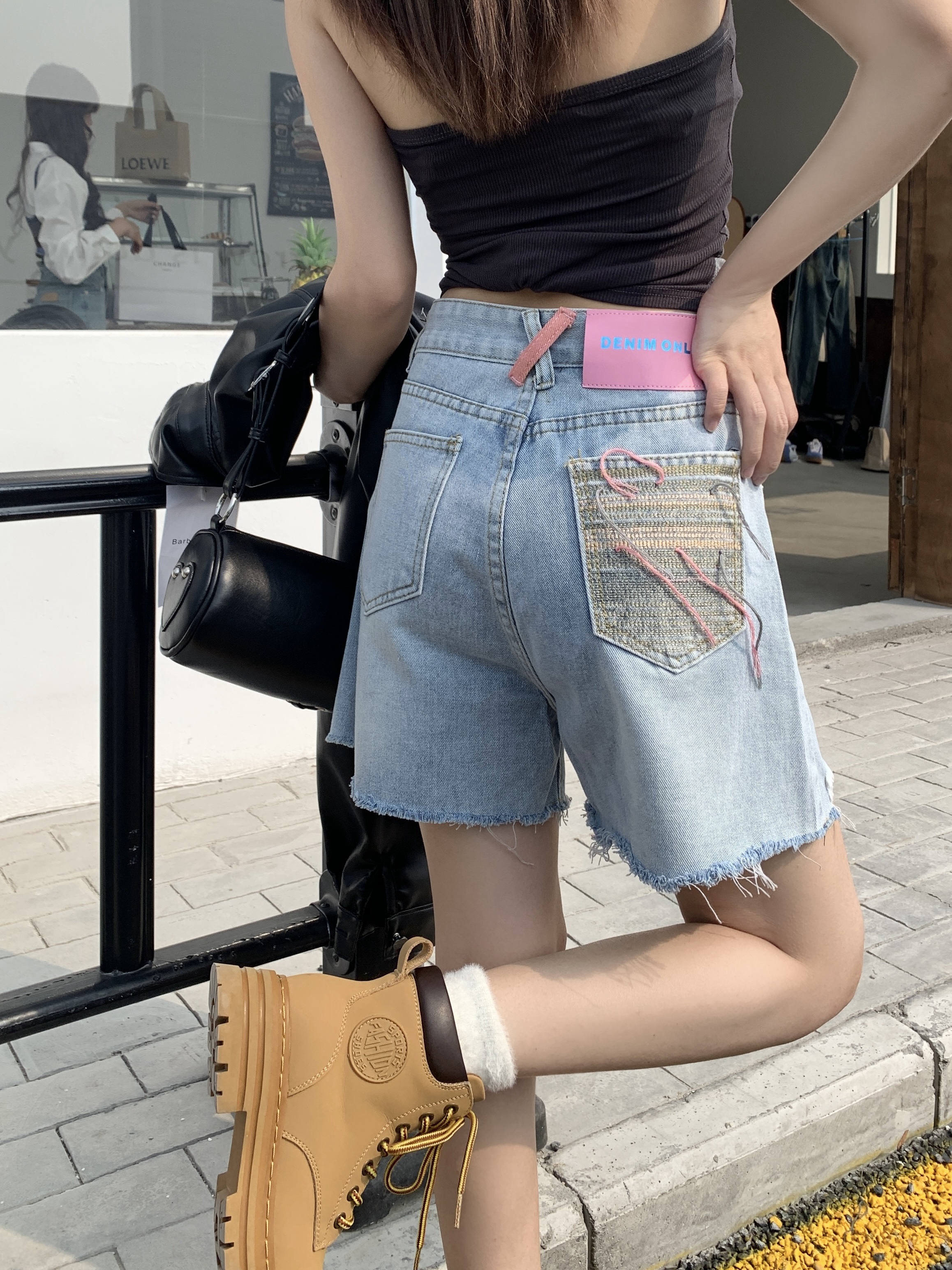 Real shot!  !  !  Korean style contrast embroidered women's jeans summer raw edge a-line high waist shorts