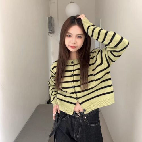 Official picture of green striped sweater, autumn inner layering top, lazy style long-sleeved cardigan