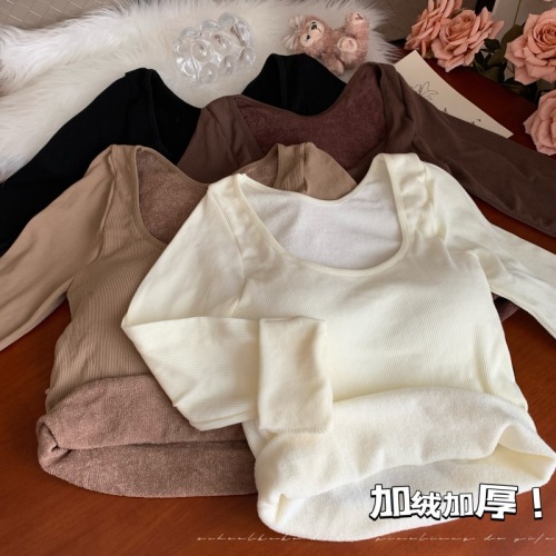 Real shot of U-neck bottoming shirt, long-sleeved, warm, velvet and thickened autumn and winter tops and bottoming shirt with chest pad