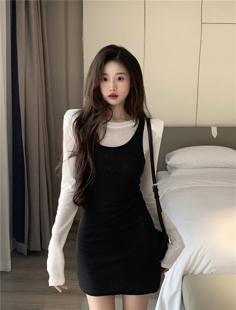 Actual shot~Spring style~Black right-shoulder T-shirt, thin bottoming shirt, waist slimming two-piece set