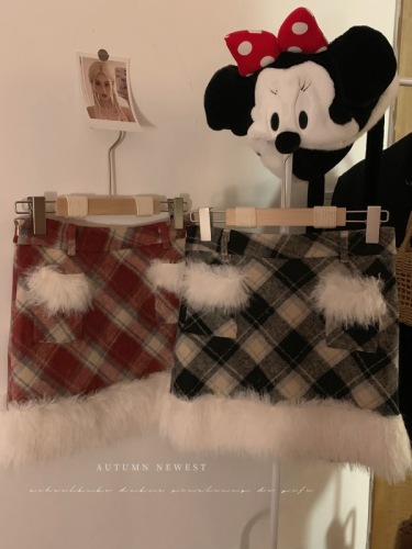 Real shot of red retro plaid woolen stitching fur skirt hot girl high waist A-line hip skirt