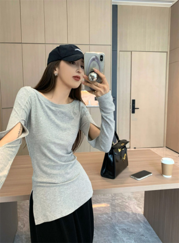 Real shot of retro Korean style loose and lazy slit off-shoulder top T-shirt