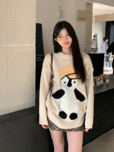 Actual shot of new winter versatile and fashionable little yellow hat penguin loose round neck long-sleeved pullover sweater for women