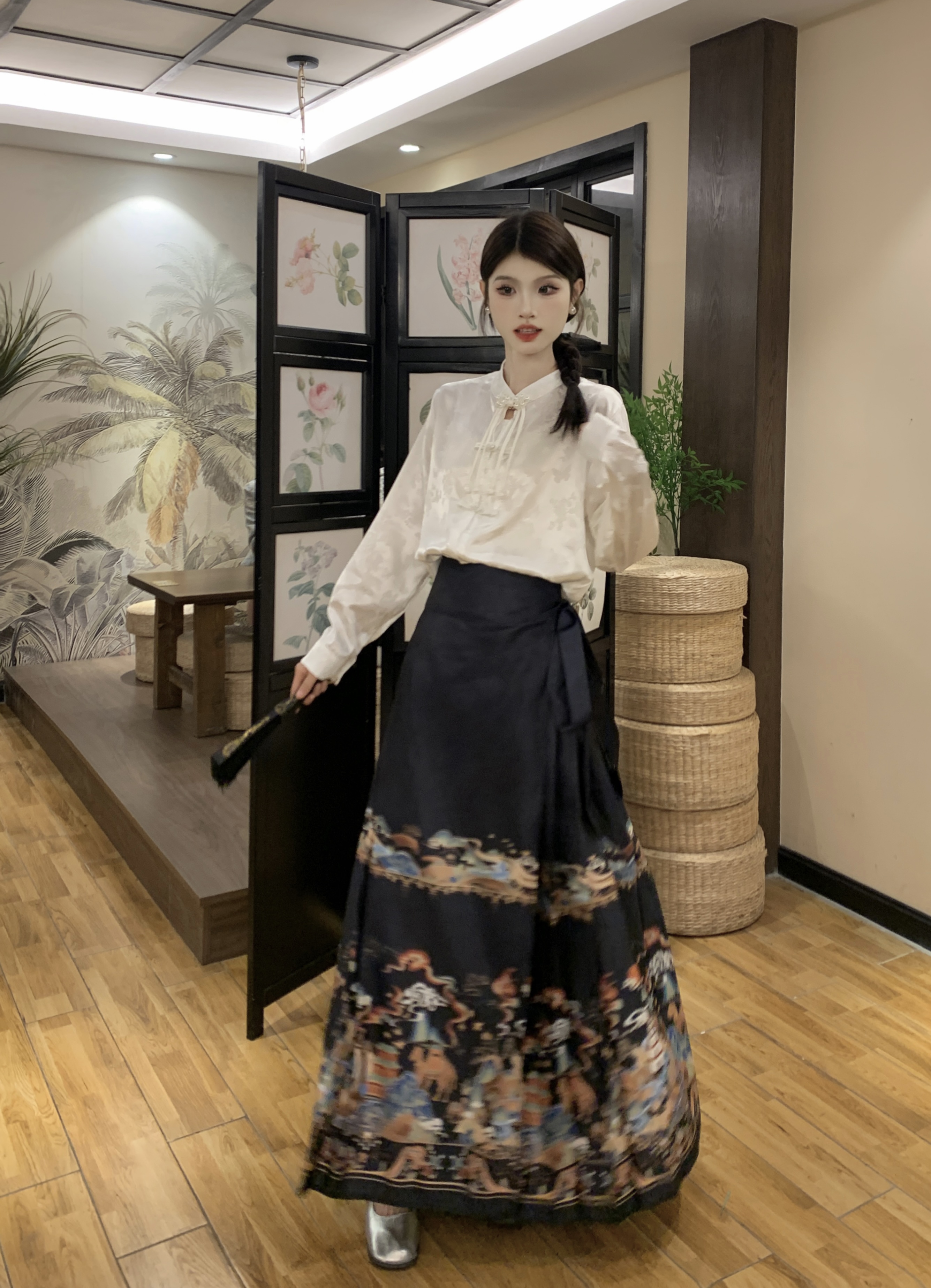 Actual shot of new Chinese-style stand-collar white top with waist-cinching slimming red horse-faced skirt two-piece set