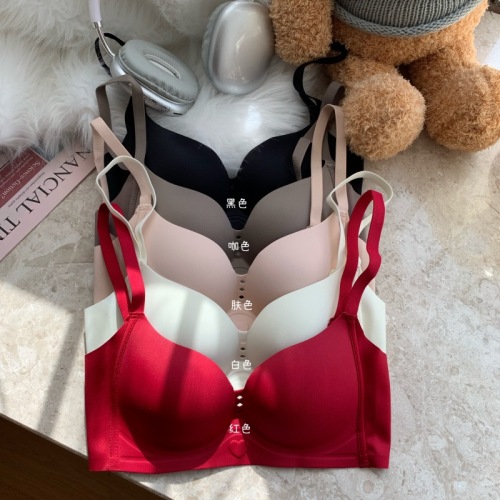 Real shot of red New Year's wedding underwear for women in the year of birth, seamless nude feeling, one-piece, no wire bra