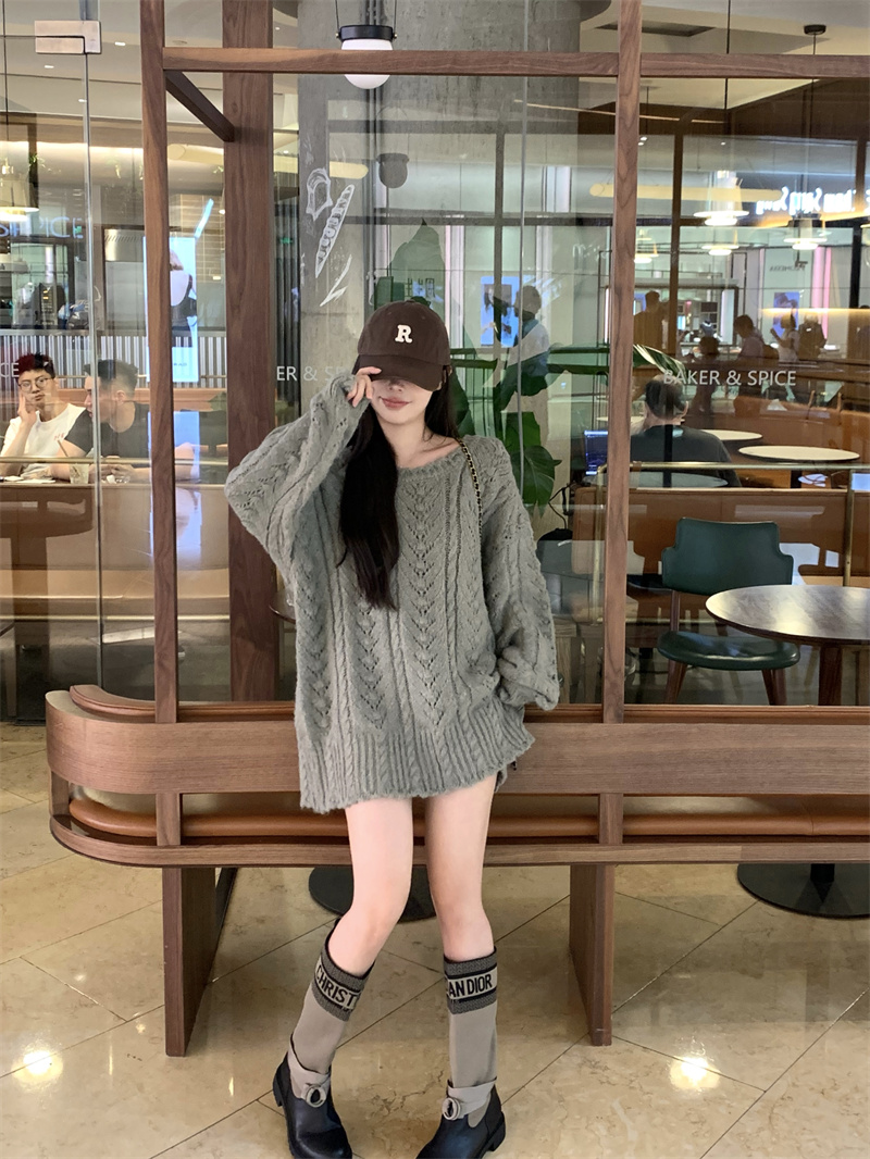Actual shot of new spring sweater, lazy style retro knitted top
