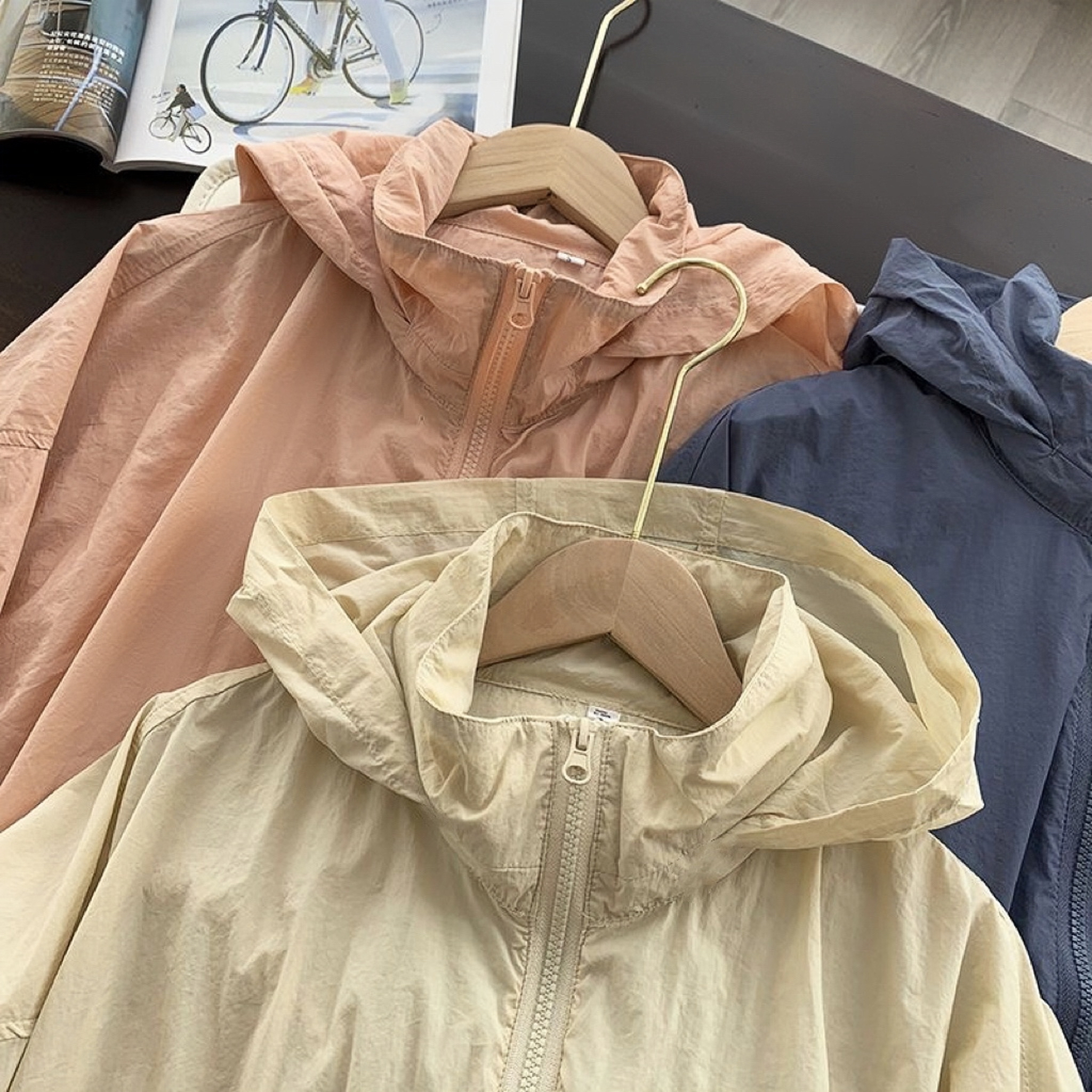2024 New Year’s new high-end women’s clothing launches anti-wrinkle, lightweight, breathable hooded sun protection jacket for men and women