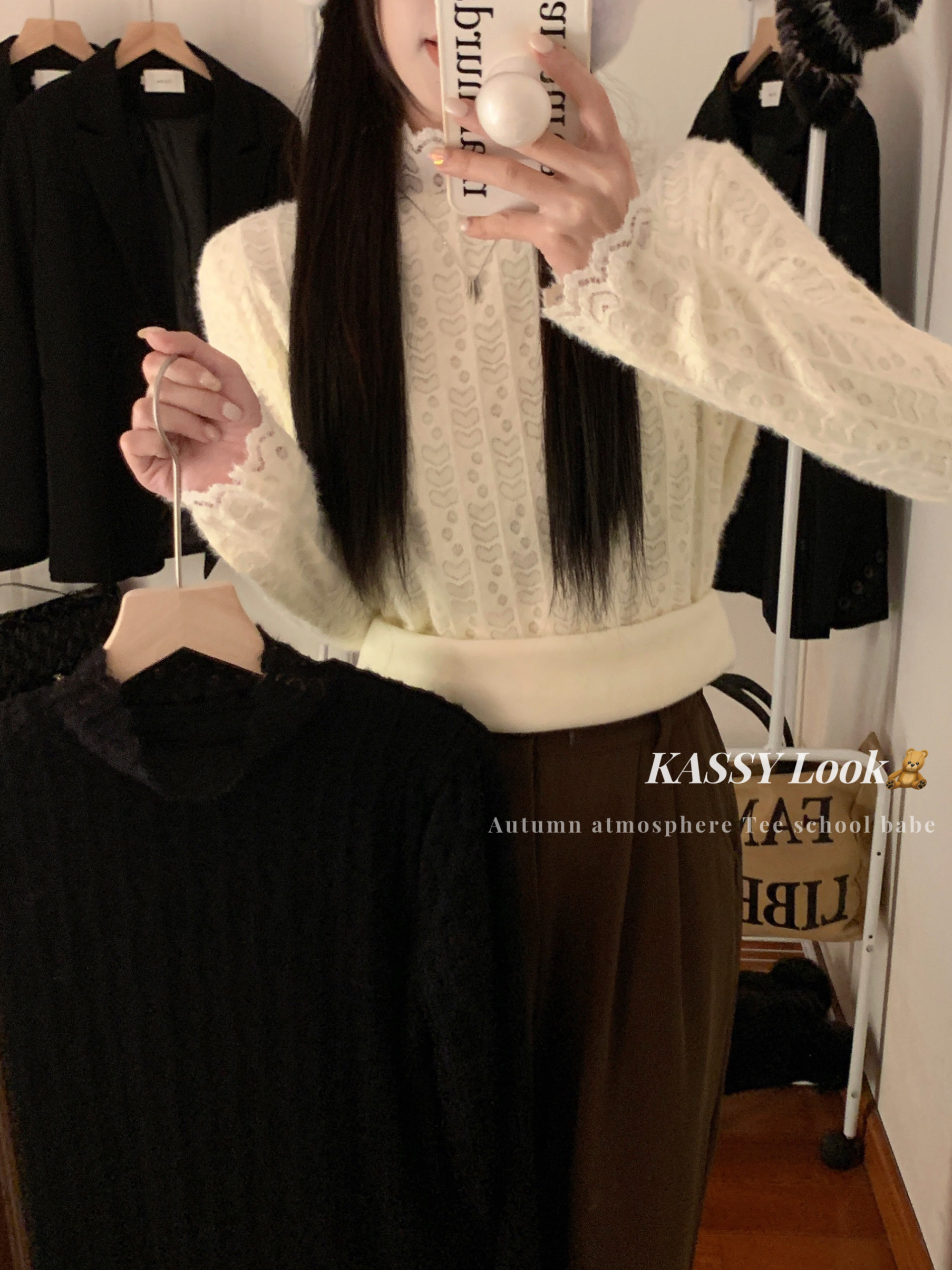 Actual shot of a versatile fall and winter love velvet lace base layered with long-sleeved hollow, gentle and western-style top