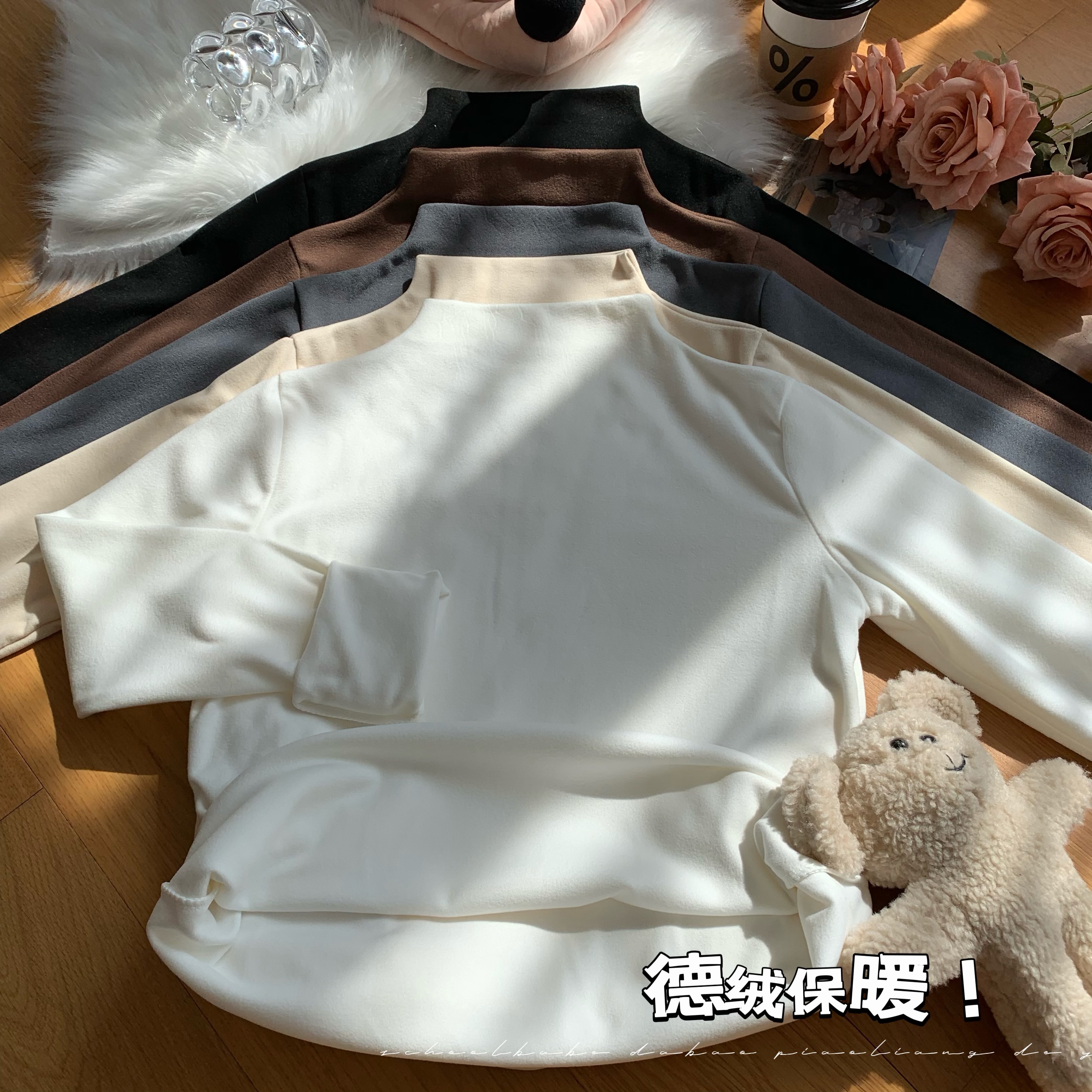 Actual shot of a thermal top made of German velvet and thickened self-heating bottoming shirt with brushed long sleeves