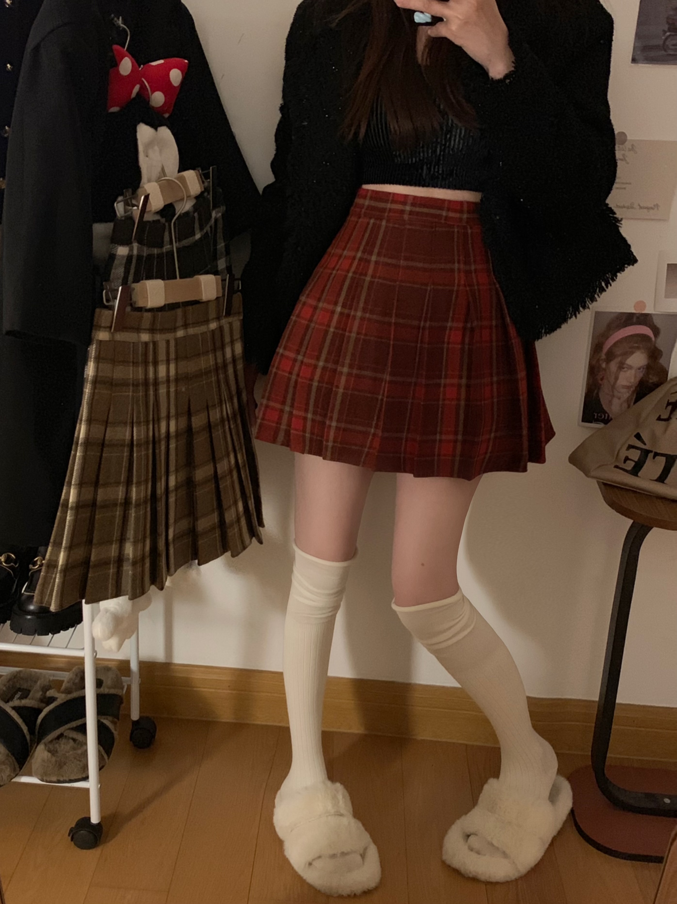 Actual shot of Autumn, Winter and New Year red woolen plaid pleated skirt high waist slimming short skirt A-line skirt