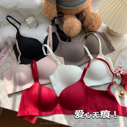 Real shot of red New Year's wedding underwear for women in the year of birth, seamless nude feeling, one-piece, no wire bra