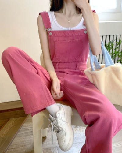 Actual shot of 2024 spring new red denim overalls for female students, slim denim overalls trousers