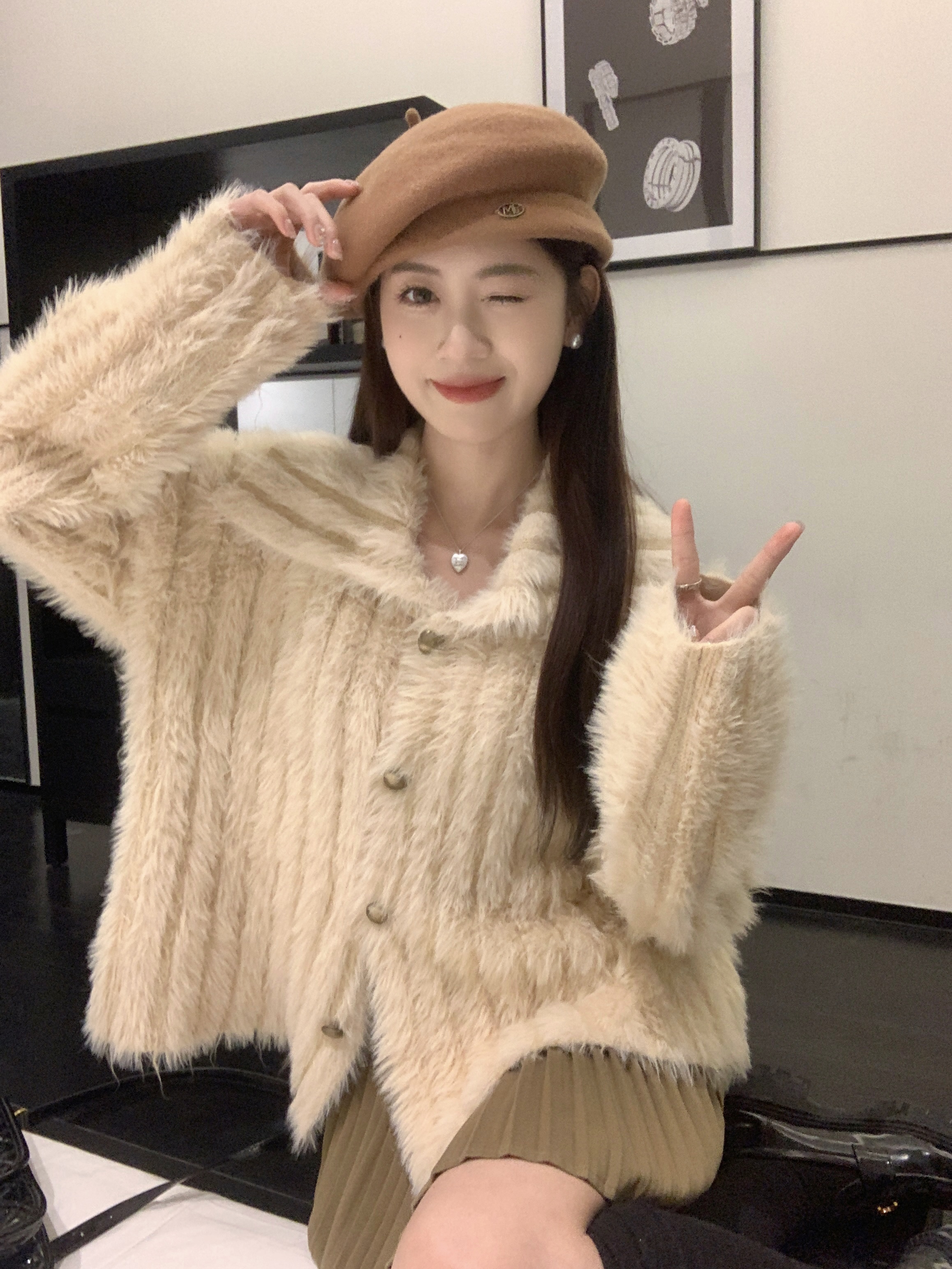 Real shot of solid color soft and waxy warm lapel sweater jacket for women winter new loose casual furry top