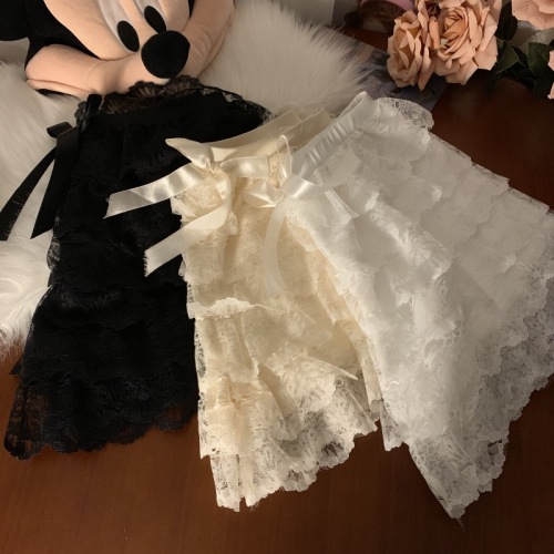 Real shot of pure desire white lace cake skirt safety pants anti-exposure safety pants can be worn outside jk bottoming shorts