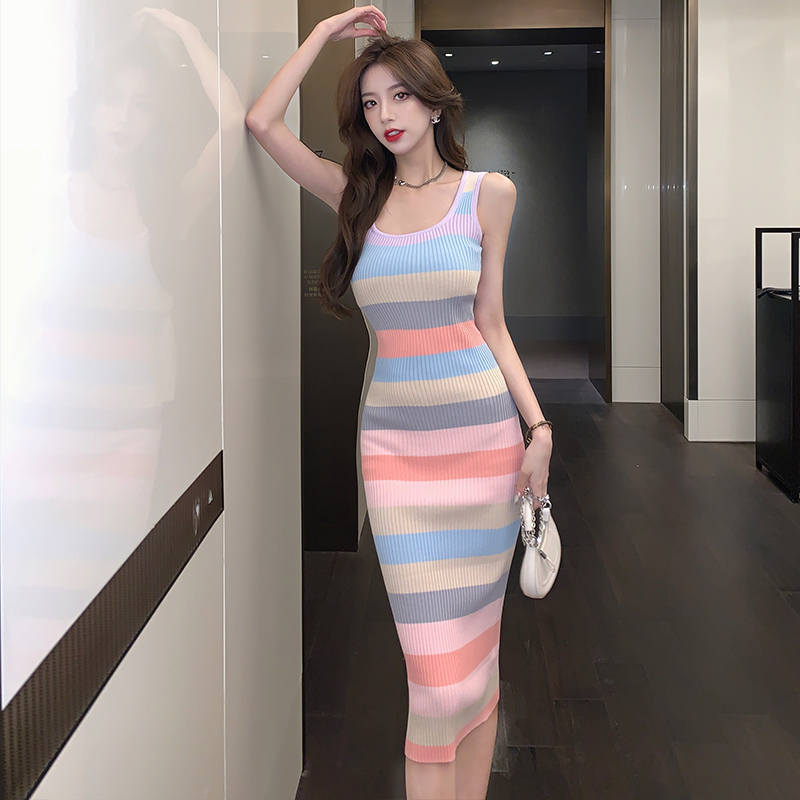 2024夏季新款彩虹條紋針織吊帶連衣裙女夏季純欲辣妹包臀背心長裙