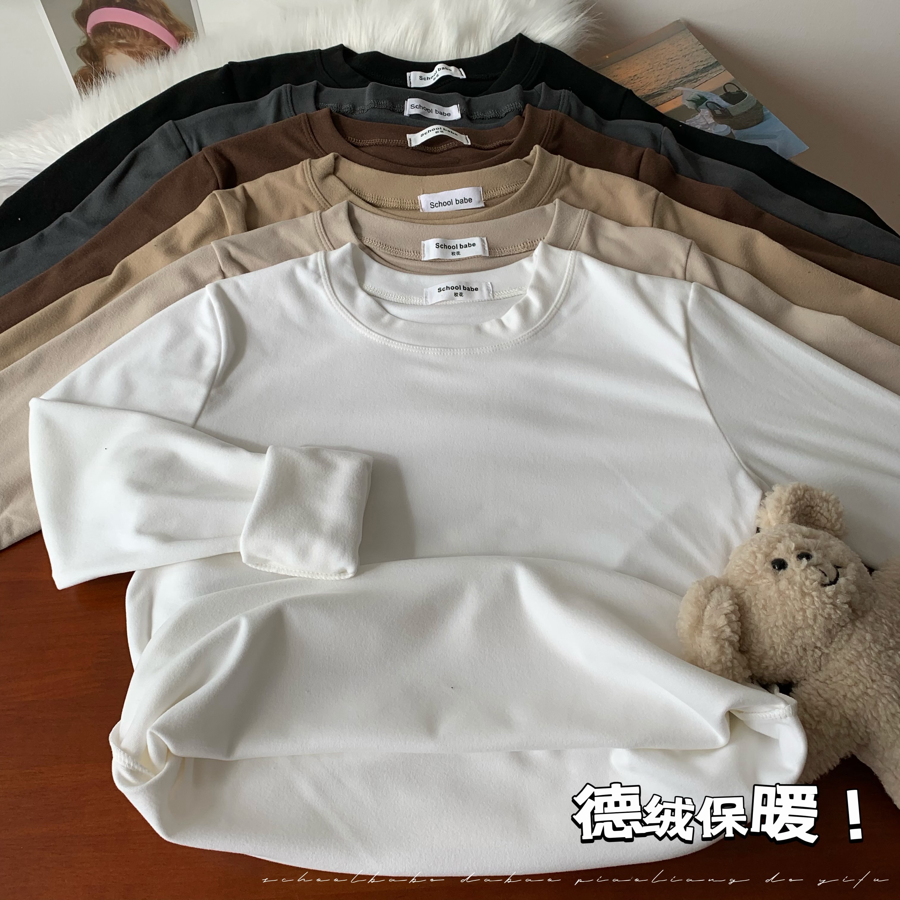 Actual shot of a thermal top made of German velvet and thickened self-heating bottoming shirt with brushed long sleeves