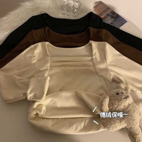 Real shot of Maillard square neck long-sleeved T-shirt for women in autumn and winter brushed waist short irregular collarbone top