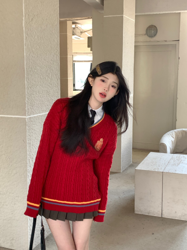 Real shot of retro college style V-neck twist loose long-sleeved knitted sweater + long-sleeved shirt inside the lapel