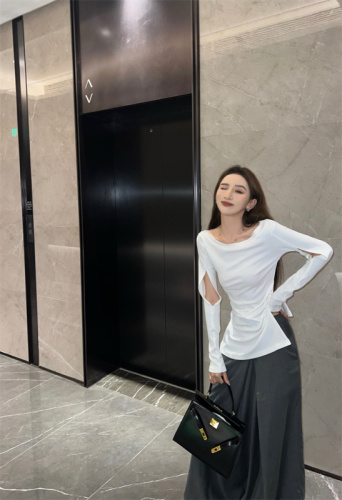 Real shot of retro Korean style loose and lazy slit off-shoulder top T-shirt