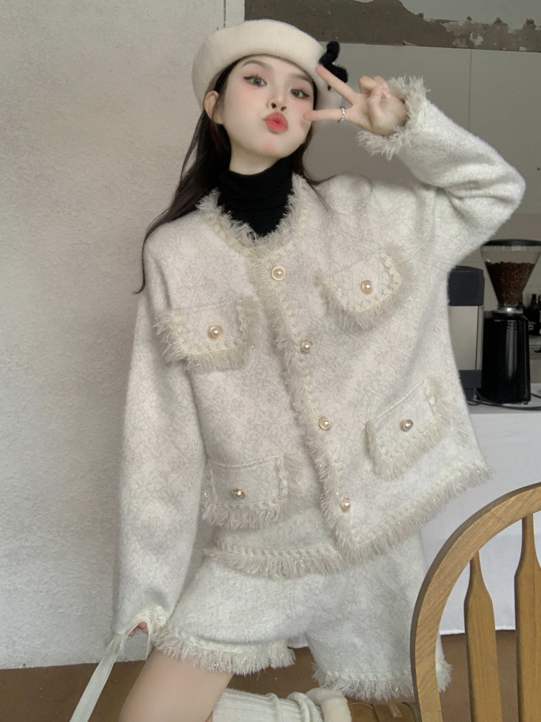 Actual shot of spring and autumn high-end temperament socialite small fragrance suit mink velvet top jacket + pants