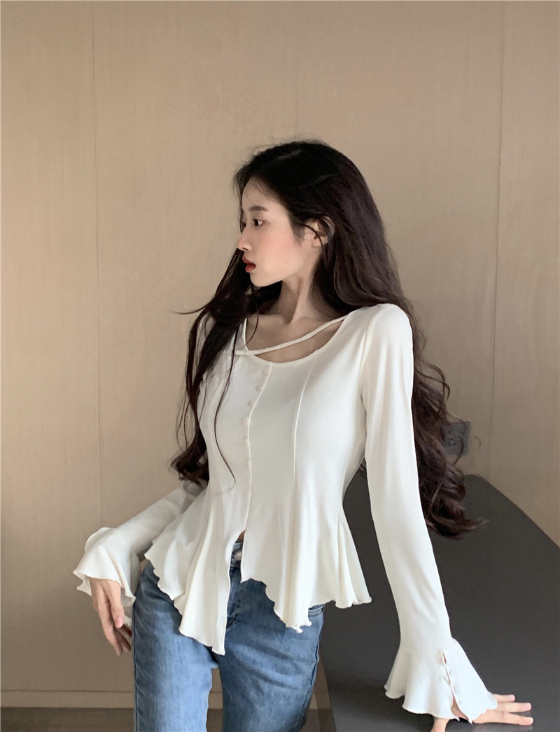 Actual shot~Spring style~Long-sleeved knitted tops for women, designed bell-sleeved niche slimming T-shirts