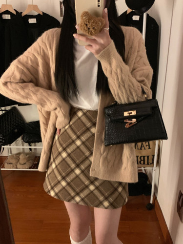 Real shot of lazy style Christmas suit sweater jacket top autumn and winter plaid skirt atmospheric two-piece set