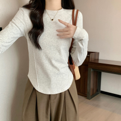 Real shot of long-sleeved bottoming shirt for women, spring and autumn design, curved hem, short slim fit fishbone T-shirt top