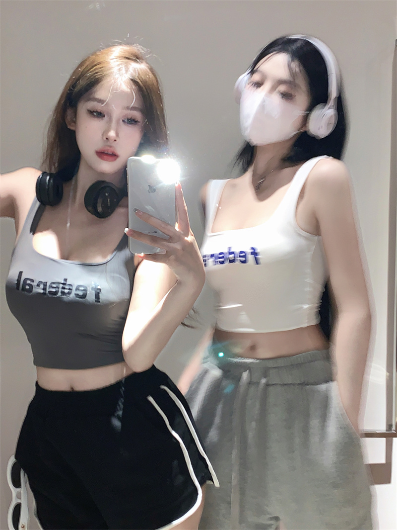 Real shot of pure lust style ice silk seamless square collar camisole for women with short tube top