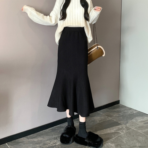 Black high-waisted skirt for women, spring, autumn and winter, French slimming design, small fishtail skirt, hip-hugging skirt