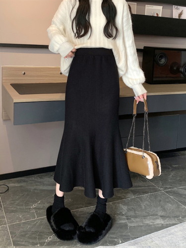 Black high-waisted skirt for women, spring, autumn and winter, French slimming design, small fishtail skirt, hip-hugging skirt