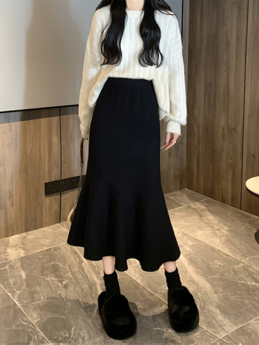 Black high-waisted skirt for women, spring, autumn and winter, French slimming design, small fishtail skirt, hip-hugging skirt