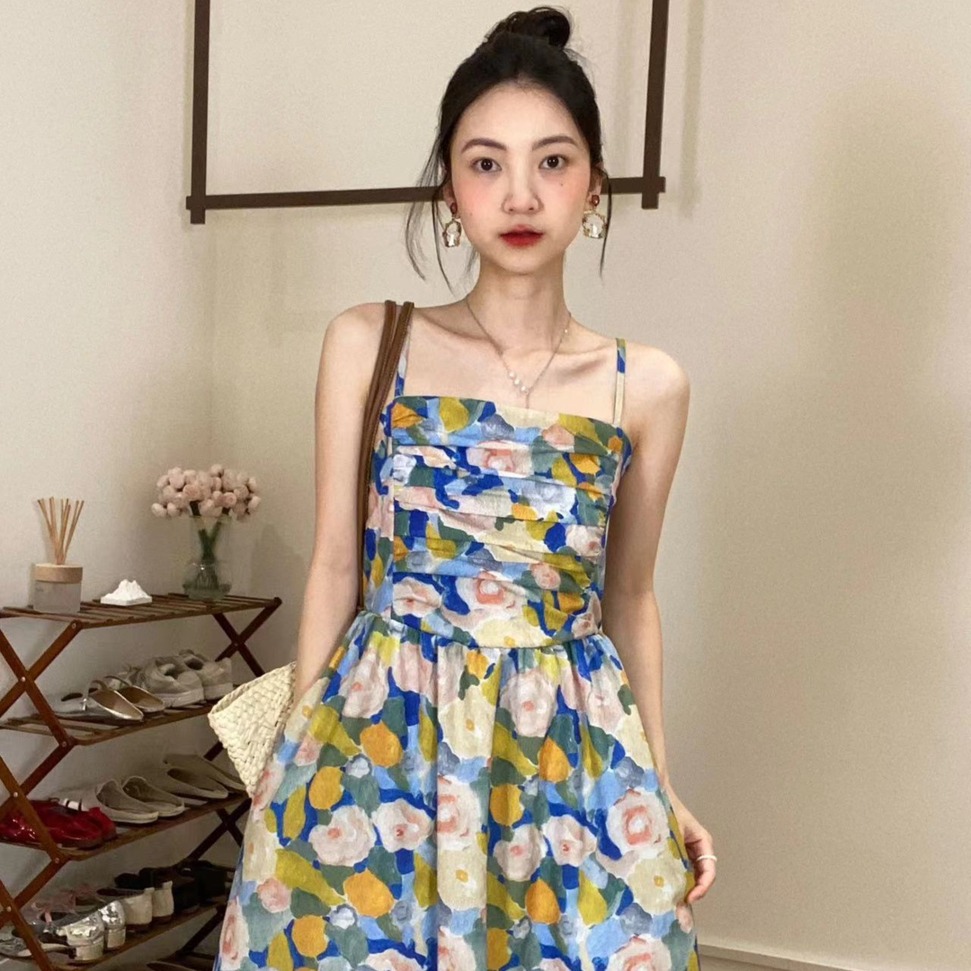 復古油畫印花吊帶連衣裙女夏季2024新款高腰顯瘦褶皺設計感中長裙