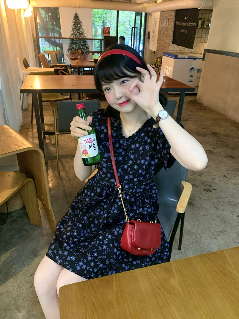 初戀甜美黑色碎花連衣裙子女夏季2024年新款法式茶歇小個子娃娃裙