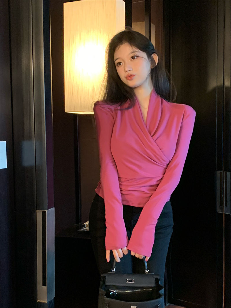 Has been shipped Hong Kong style high-end v-neck short long-sleeved T-shirt spring new slim bottoming top for women