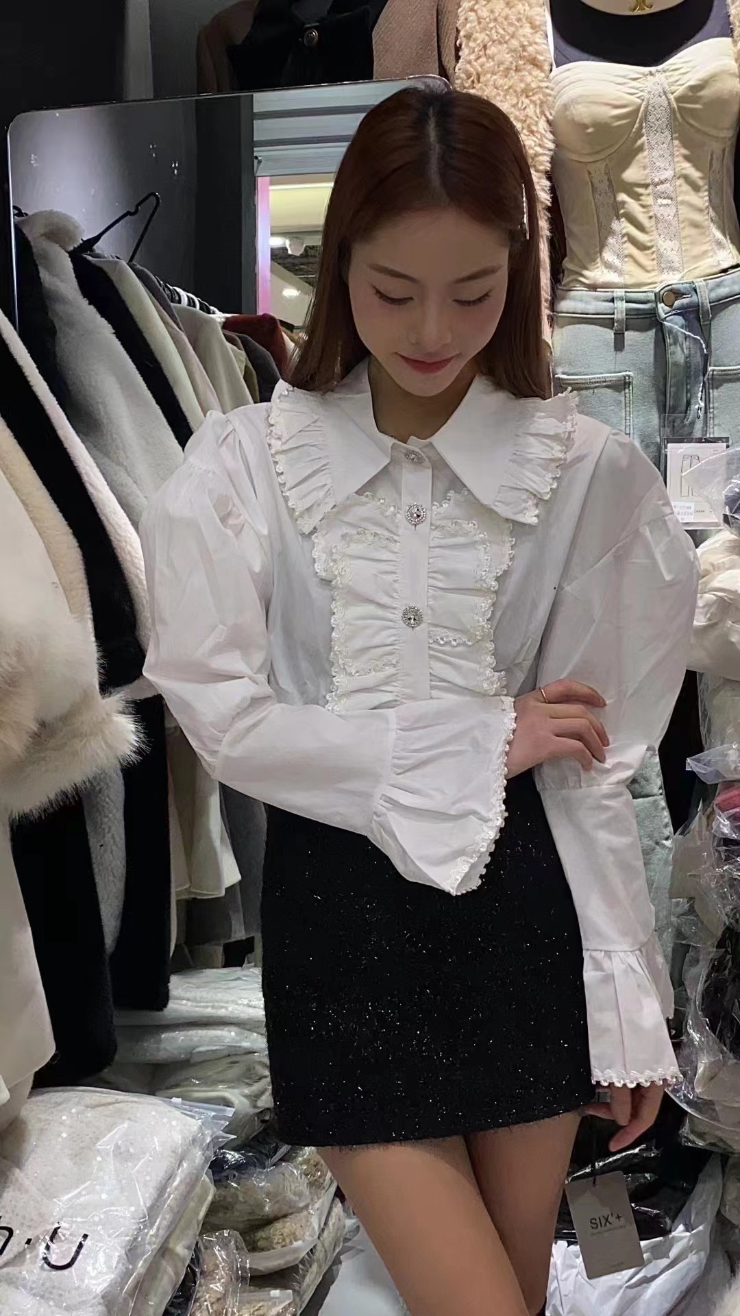 Internet celebrity's same style 2024 spring new style French style pearl button pleated collar edge elegant lady shirt shirt