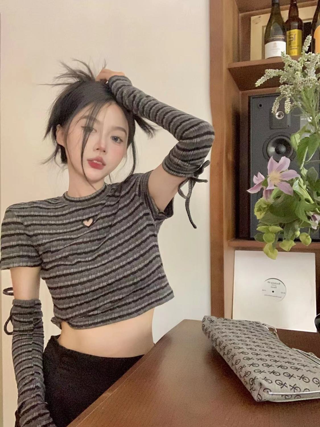 Already shipped Korean love hollow striped long-sleeved T-shirt spring new design short top for women