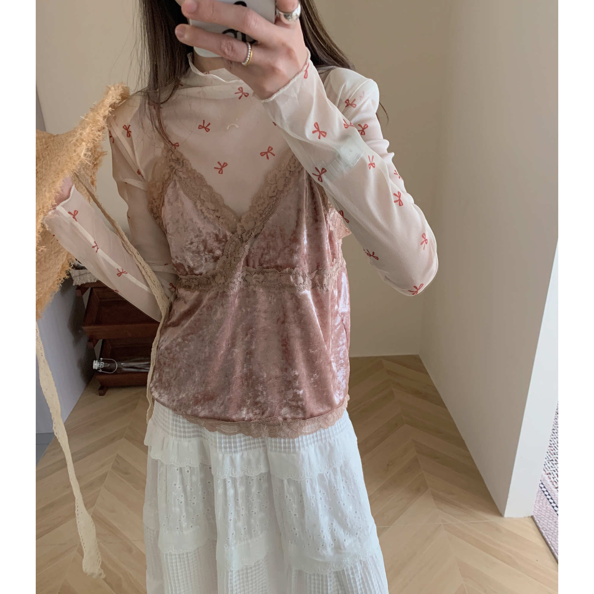 實拍 春季 微透蝴蝶結印花打底衫vs 蕾絲拼接絲絨吊背心套裝