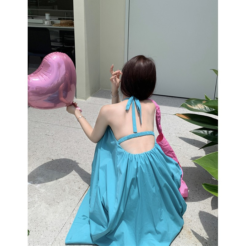 度假風露背掛脖連衣裙女夏季新款法式設計感小眾遮肉時尚減齡長裙