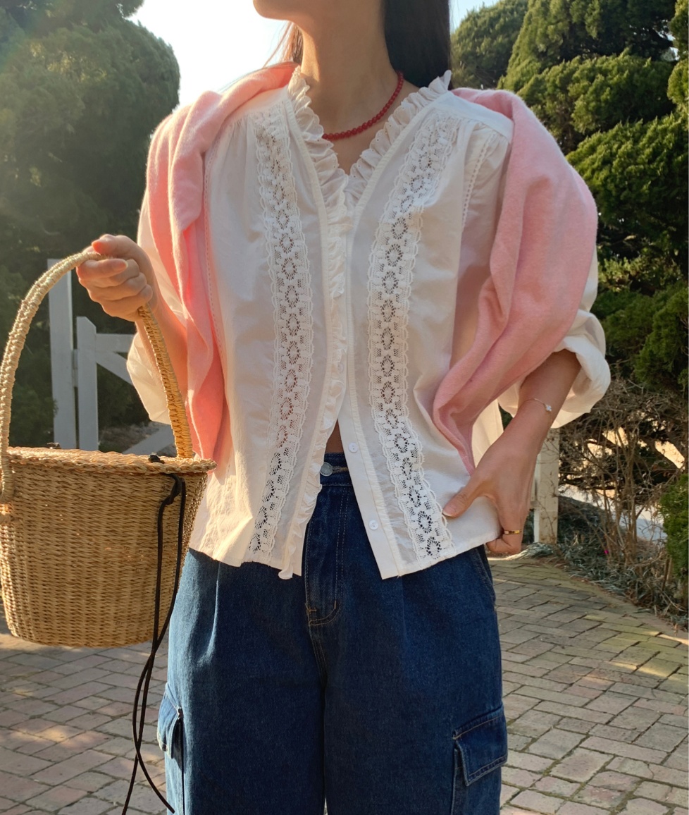 INS韓國東大門！設計感拼接蕾絲花邊V領泡泡袖白色襯衫上衣